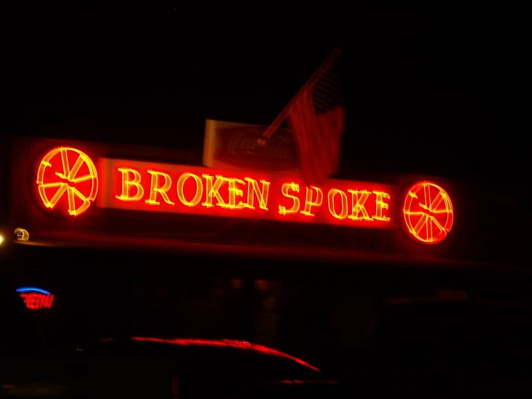Qué es un honky tonk - Broken Spoke 01